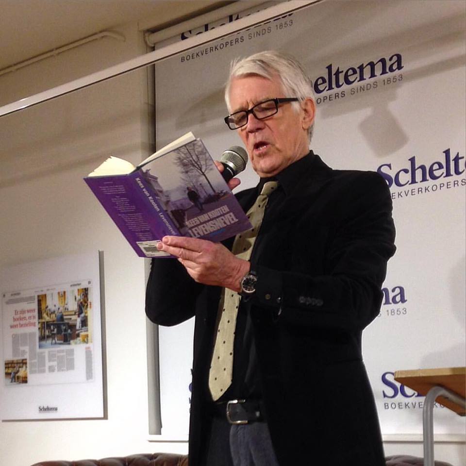 Kees van Kooten leest voor bij Scheltema tijdens de Stripmaand (januari 2016)