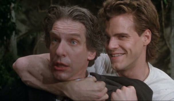 Boone heeft zijn dokter (David Cronenberg) goed te pakken. 